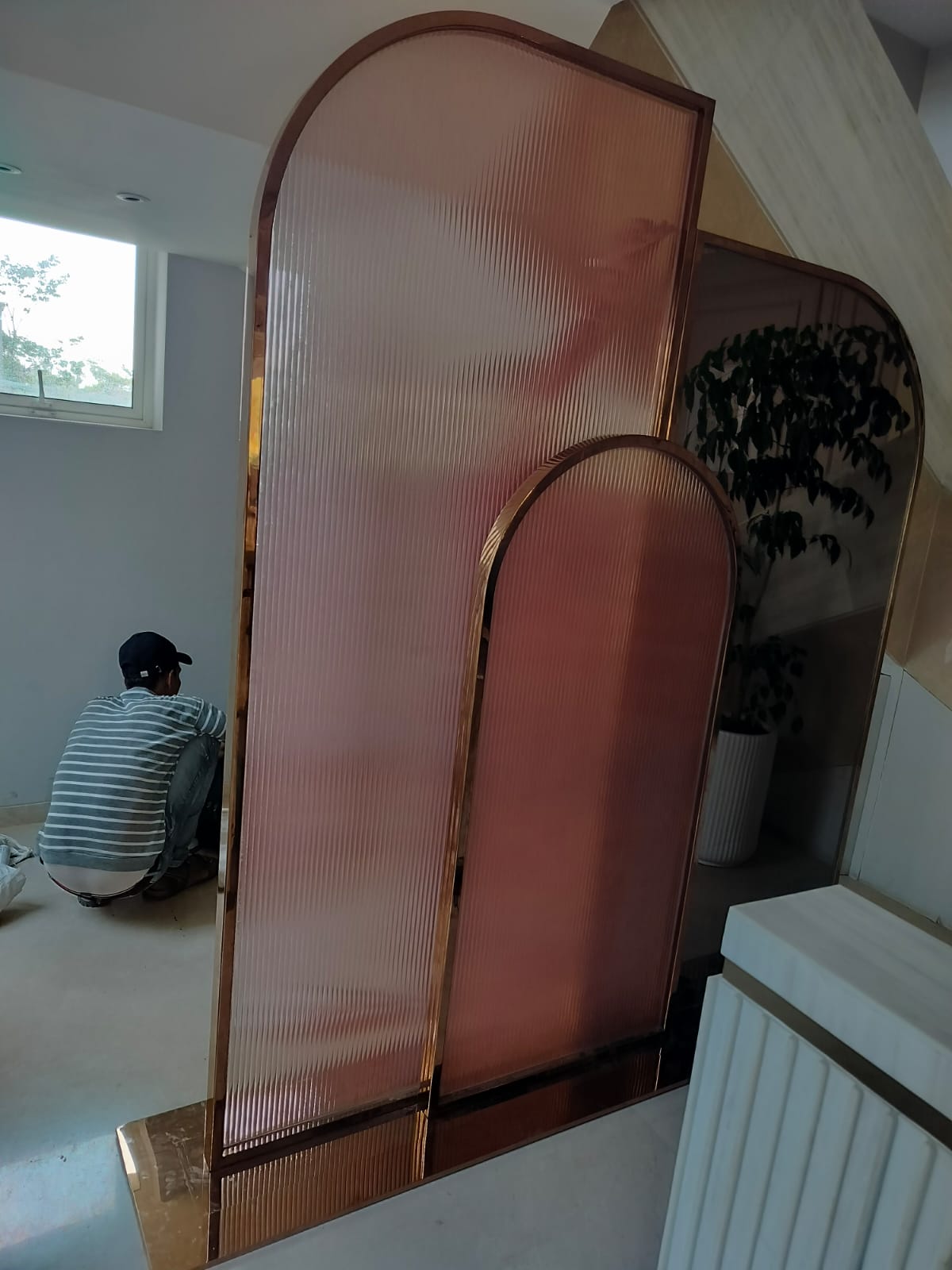 Rose-gold arched glass partitions